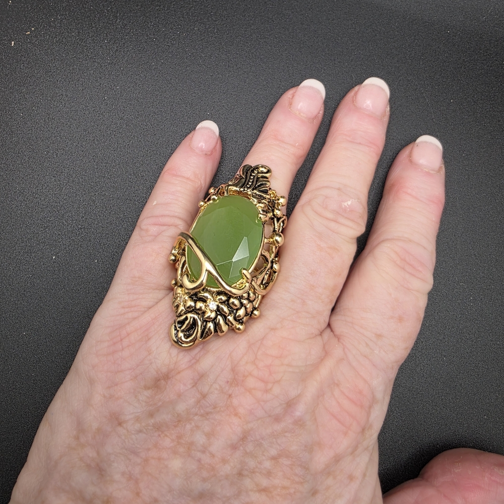 Green Chalcedony Statement Ring (1859)